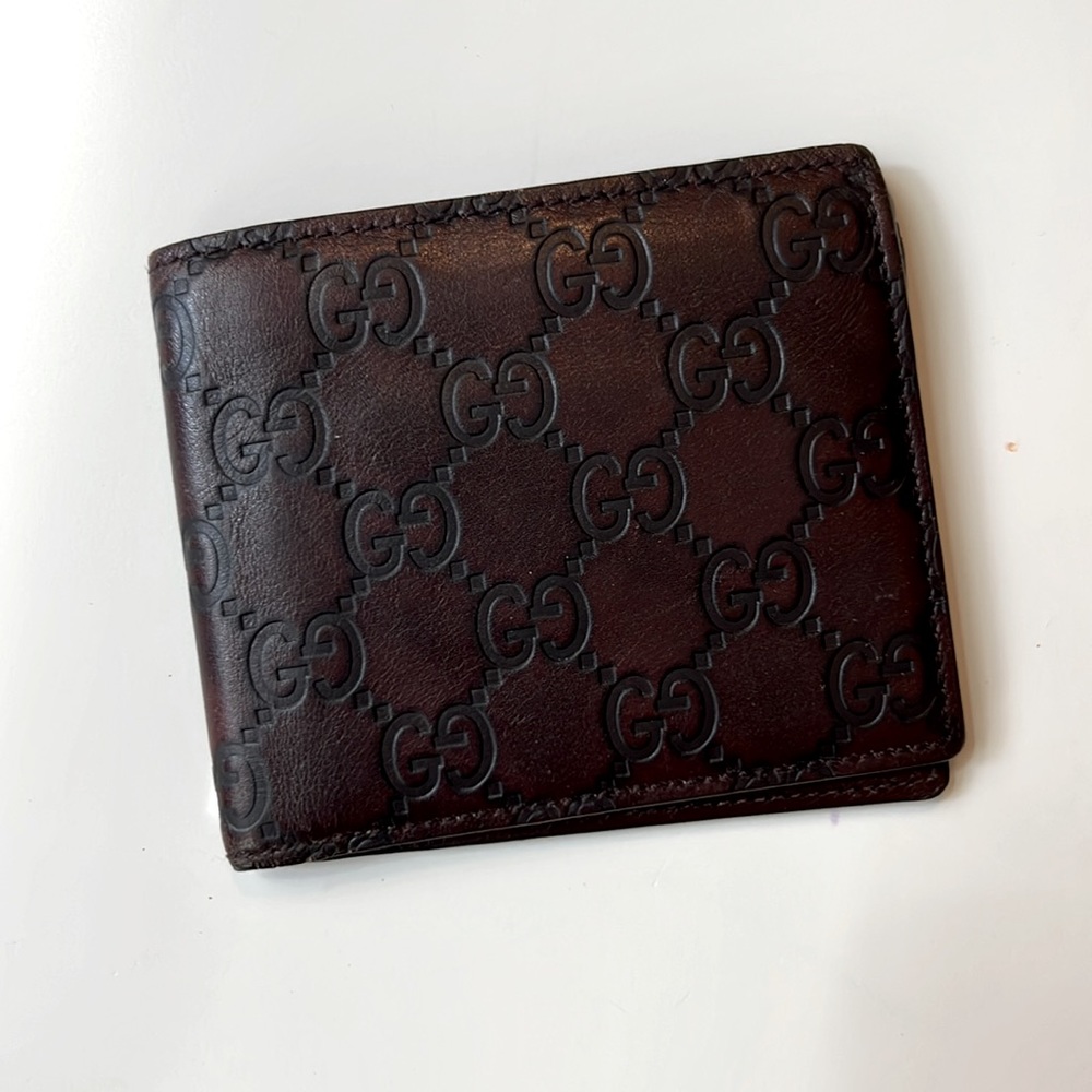 Gucci signature GG men’s wallet in great condition